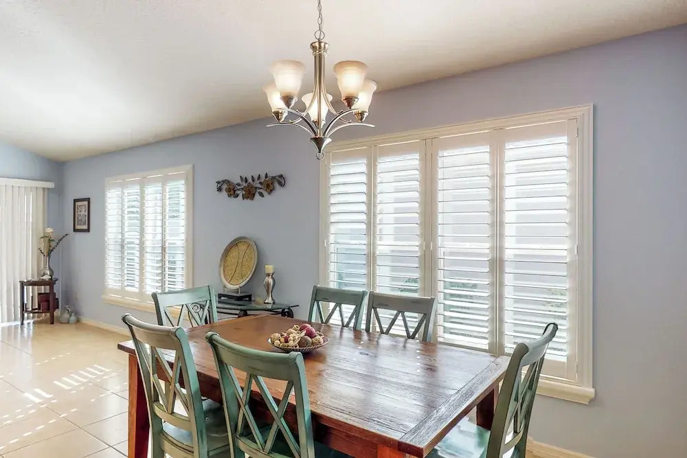 The Cove House: Walk to Brownwood Sq