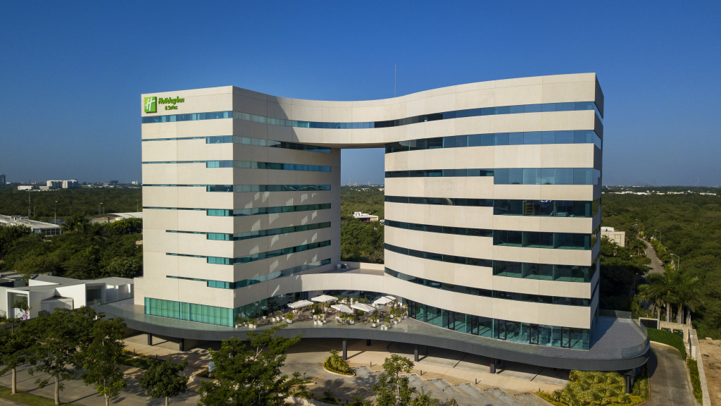 Holiday Inn & Suites - Merida La Isla by IHG