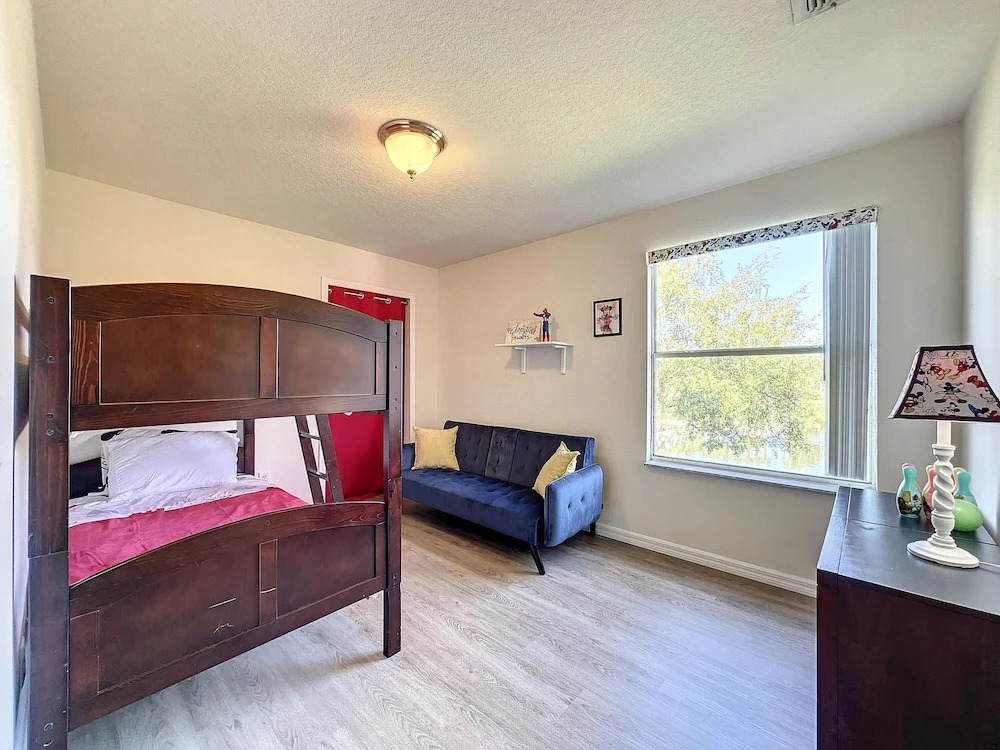 Lovely 3 bed Condo Near Disney Quiet Community
