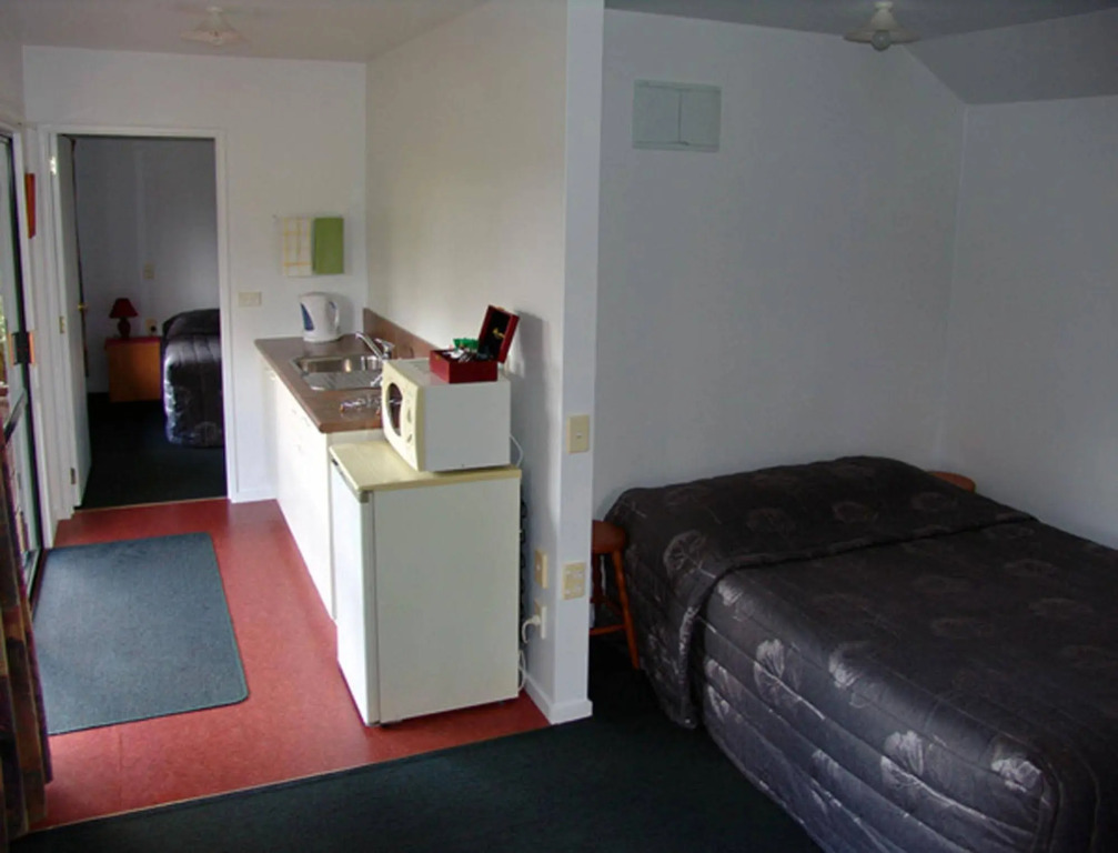 Lake Brunner Country Motel & Holiday Park