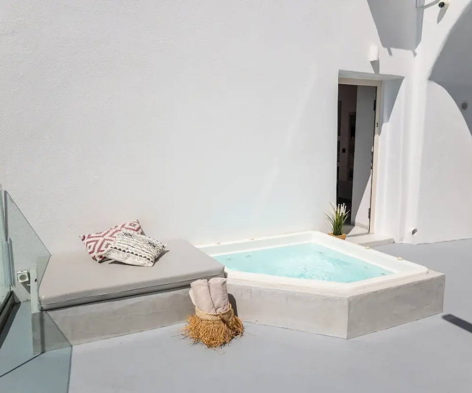Cliff Aura Suites