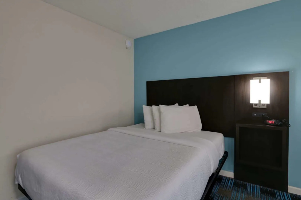 Travelodge by Wyndham Calhoun South I-75