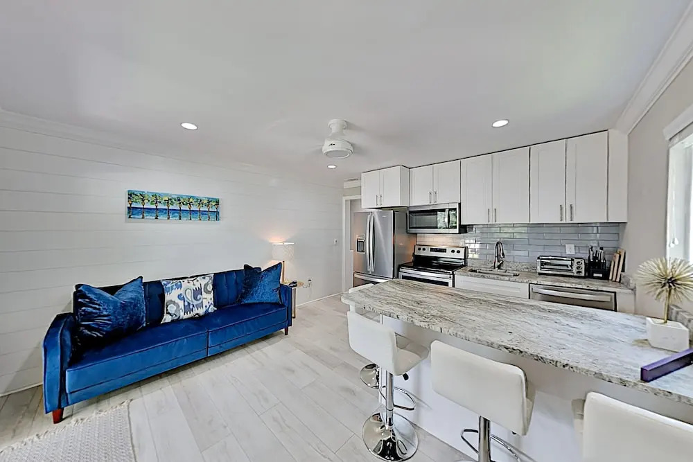 Eagle's Nest - Fully Renovated 1br/1ba 3rd Floor 1 Bedroom Condo