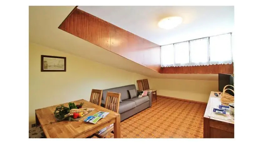 House Touring 10