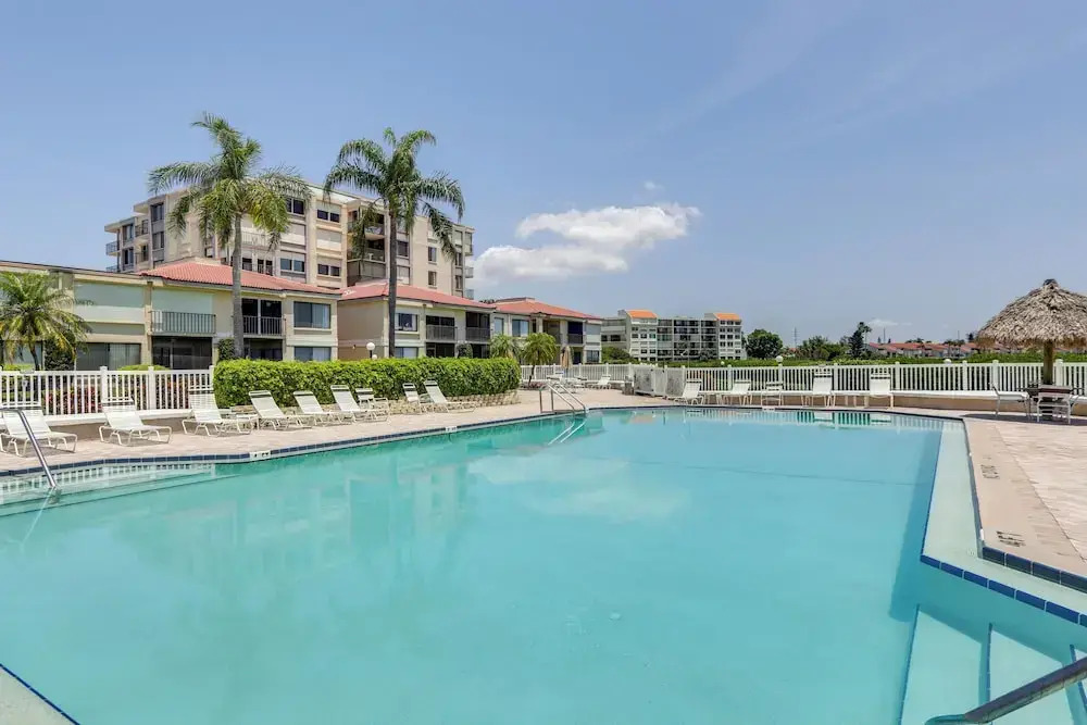 Heated Pool Access: Bayfront Isla Del Sol Condo
