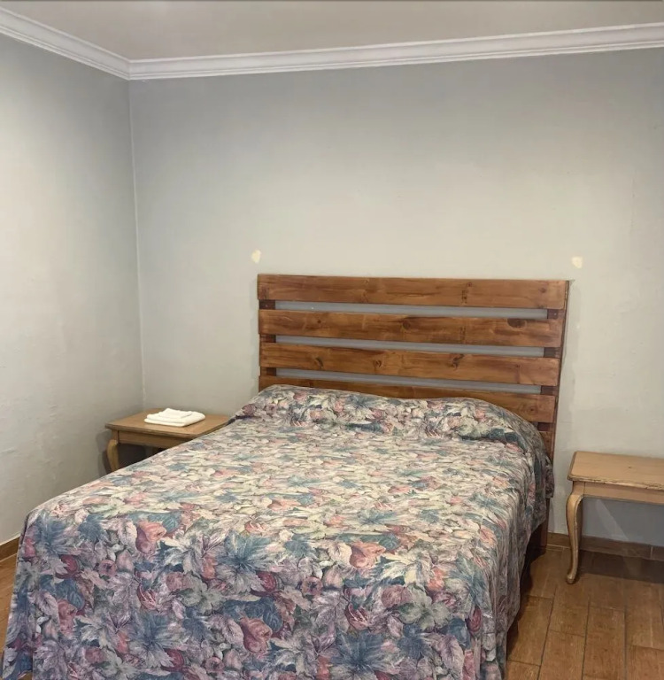 Carlton Motel