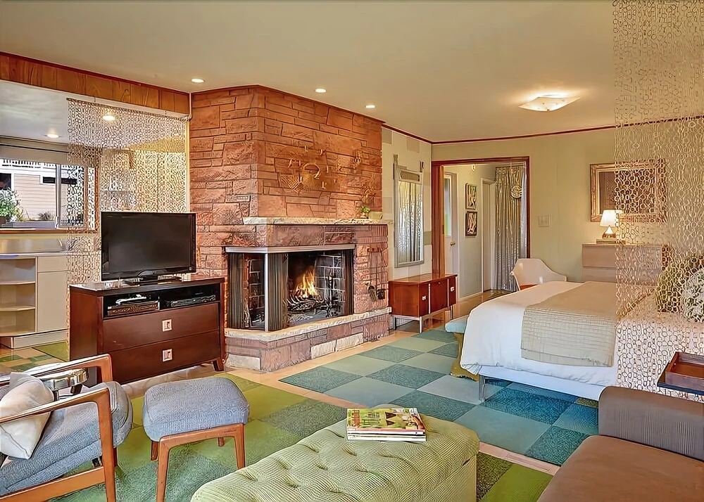 West Seattle Suite Shagalicious Studio Apartment with Balcony