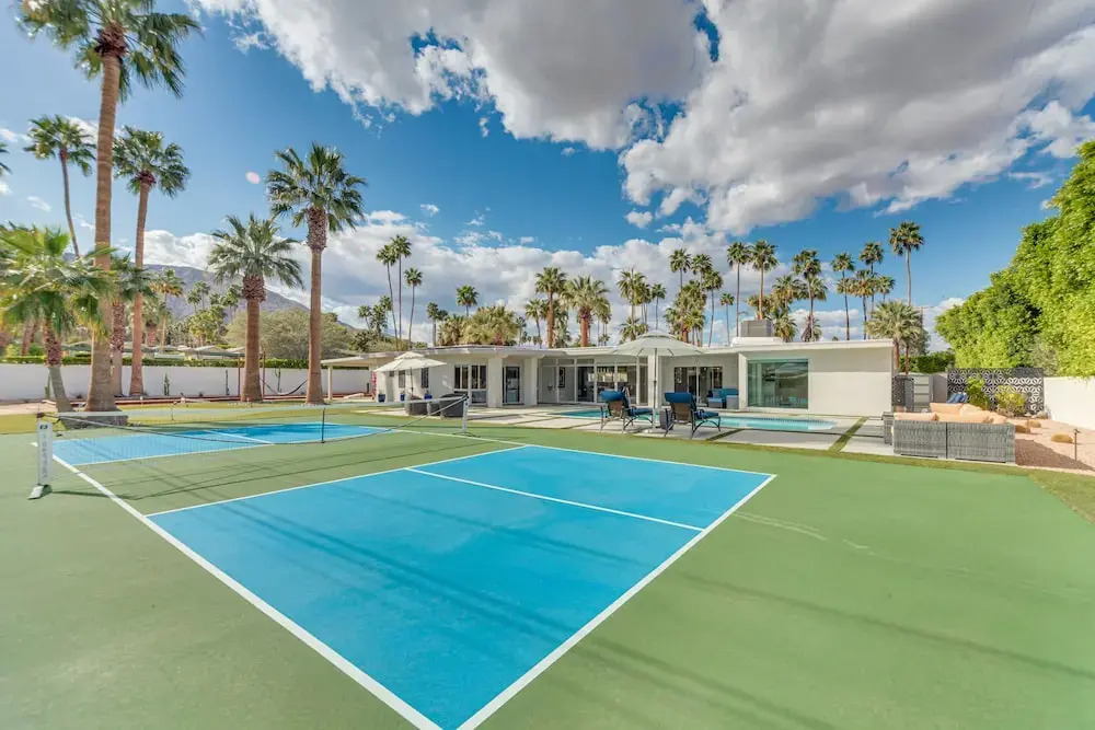 Palm Springs Oasis w/ Mtn Views, 2 Mi to Dtwn!