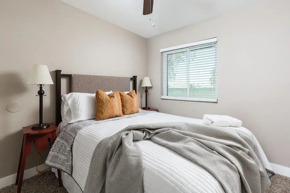 The Diamond - Private Pool / Pet Friendly / 4BD Near Arena