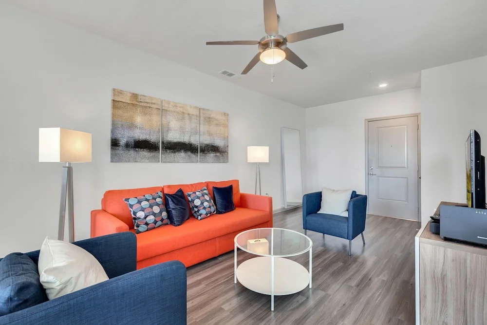 SeaWorld - Disney Apartments by NUOVO