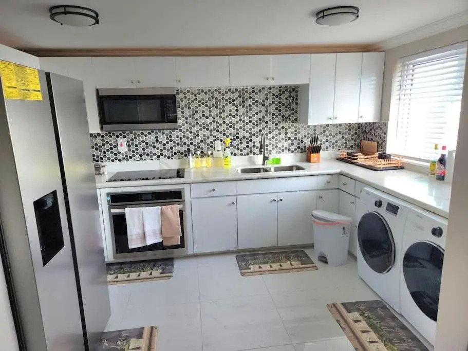Modern Luxury 2-bedroom 2.5-bathroom townhouse