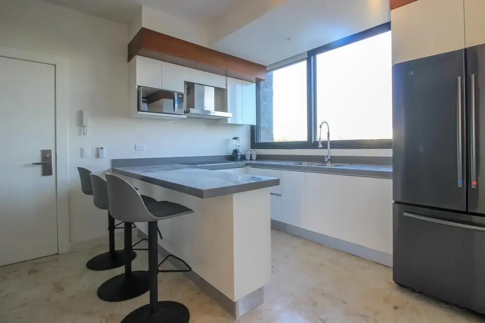 Lovely Charming Condo With Balcony and Great Pool Facilities