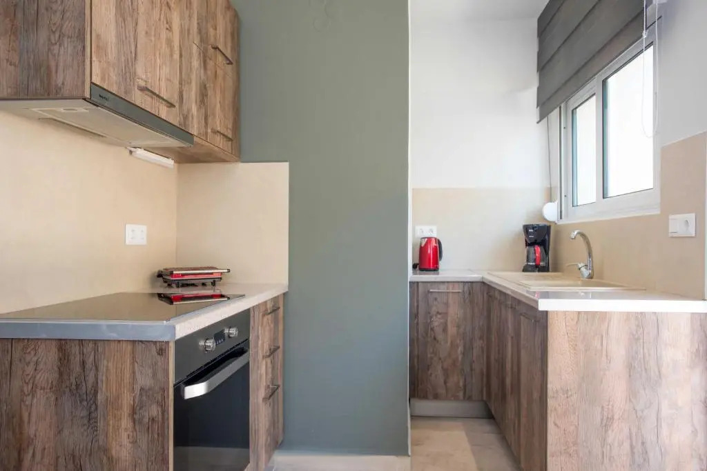 Comfy Central 1 Bedroom Apt with Terrace and View