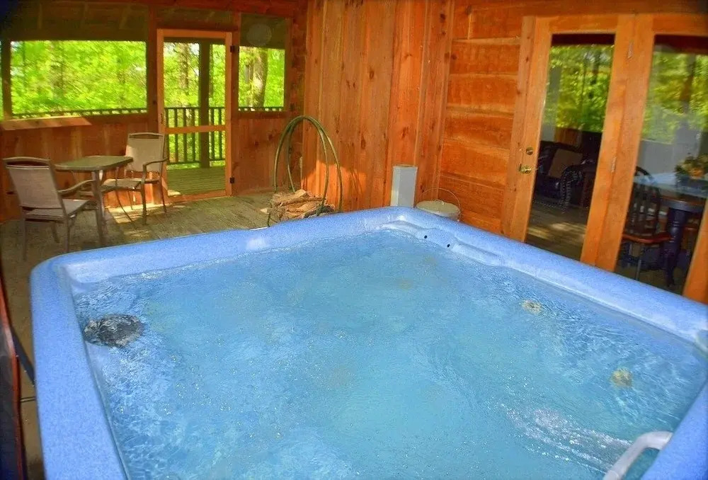 Always Misbehavin 1 Bedroom Cabin by RedAwning