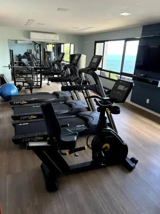 Academia/Garagem/ Piscina : a 300 m do Farol