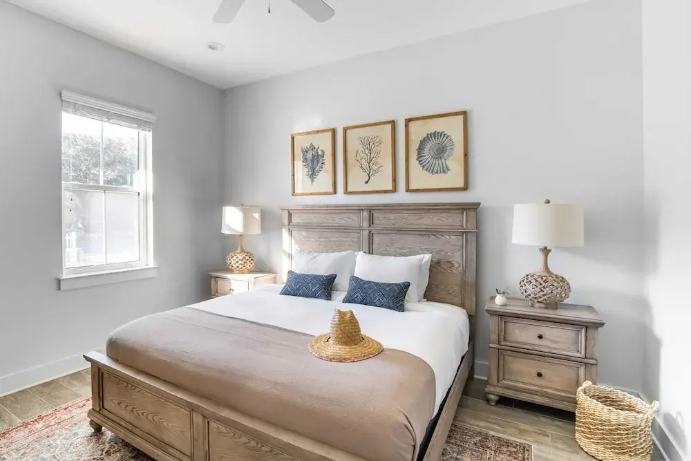 Lyle by Avantstay Chic Beach House w/ Pool & Hot Tub Walking Distance to Ocean