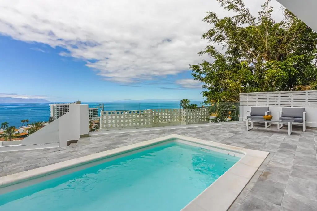 Fabuloso Bungalow con Vista Panorámica y Piscina Privada