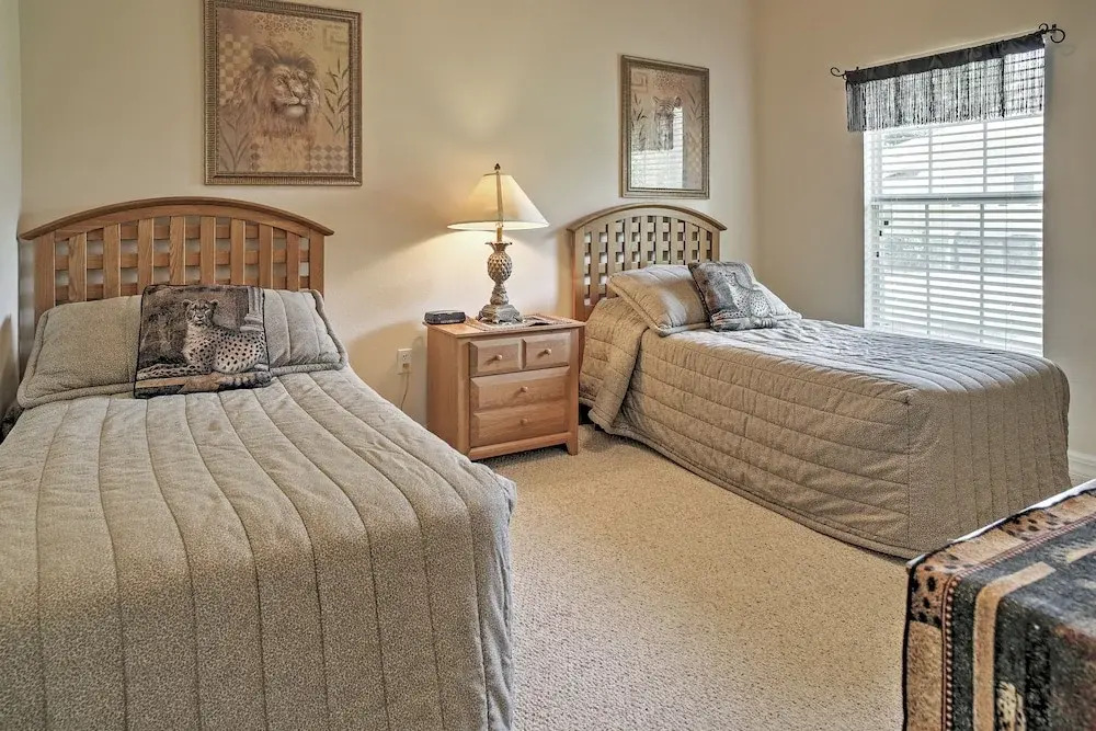 4 Mi to Disney: Kissimmee Group Getaway