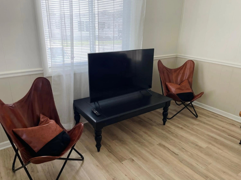 Pet friendly 3 bedroom single family house
