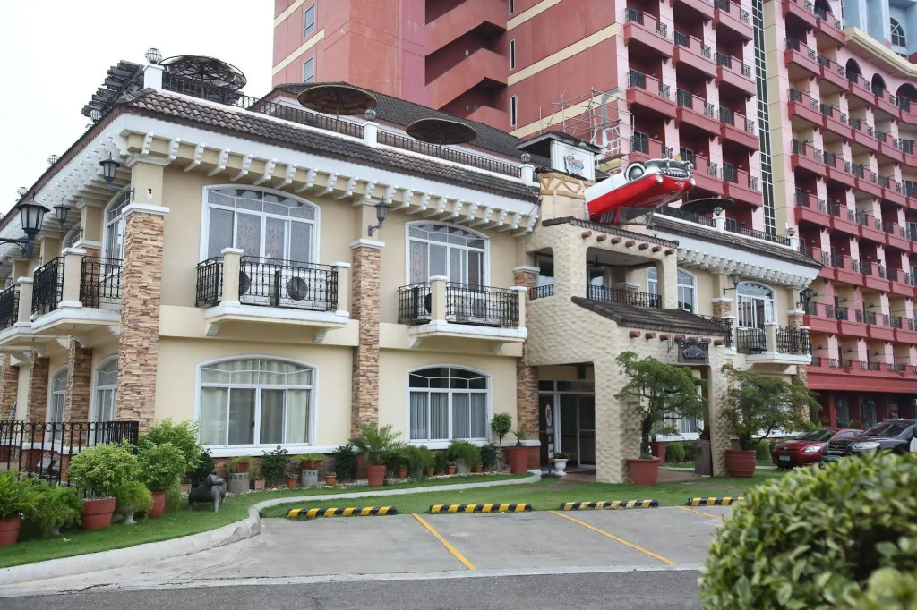 Crown Regency Suites Mactan