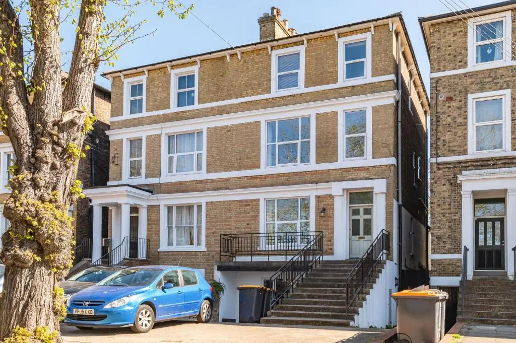 Large Contractor House in Great Location with FREE Parking - Staycation welcome by ComfyWorkers