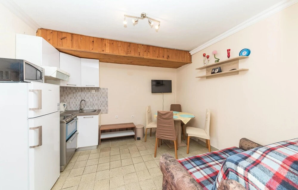 Amazing Apartment in Okrug Gornji With 2 Bedrooms, Wifi and Outdoor Swimming Pool