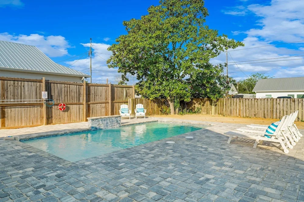 Sunshine House! 3BR 2BA Sleeps 9! Your Perfect Retreat for Comfort and Style