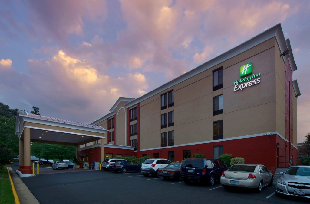 Holiday Inn Express Fairfax-Arlington Boulevard by IHG