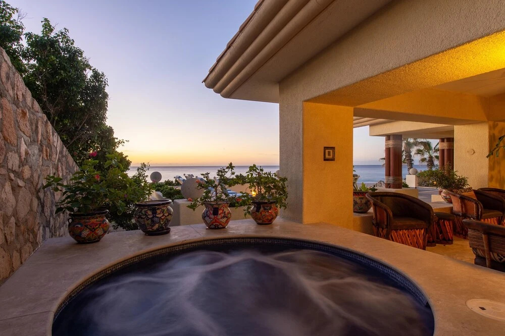 6 Bedroom Beachfront From $1600 per Night: Villa de la Playa