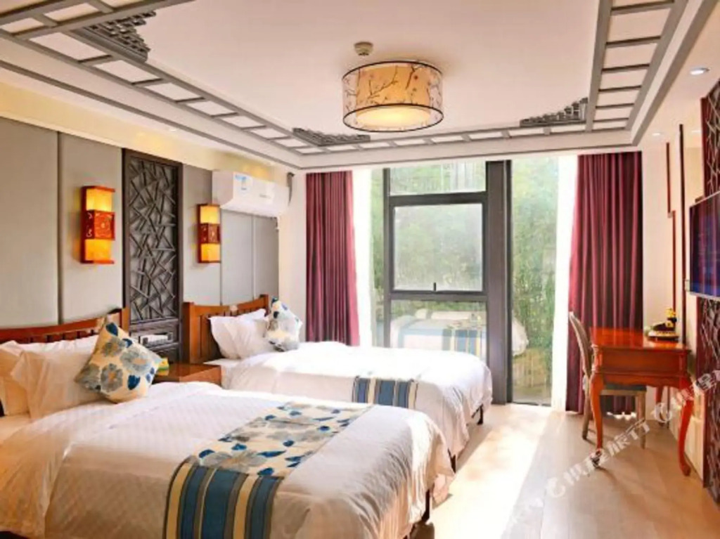 Floral Hotel·Yuyao Intensive Tribal Hotel (Siming Lake Scenic Area)