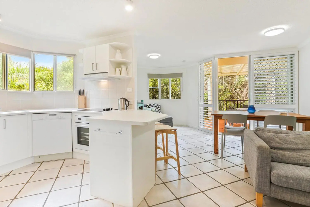 Seaside apartment minutes from Sunshine Beach