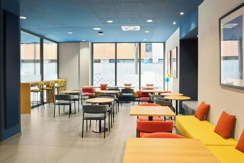 Отель Four Points Flex by Sheraton Madrid Atocha