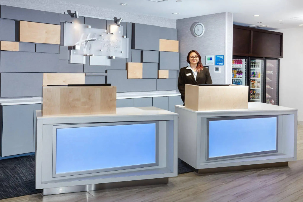 Holiday Inn Express & Suites Chicago North Shore - Niles by IHG