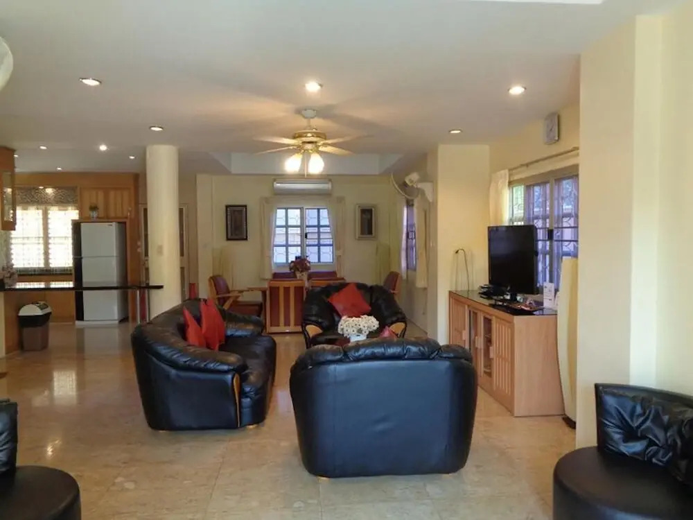 4 Bedroom Villa Private Pool Central Pattaya 15 min Away