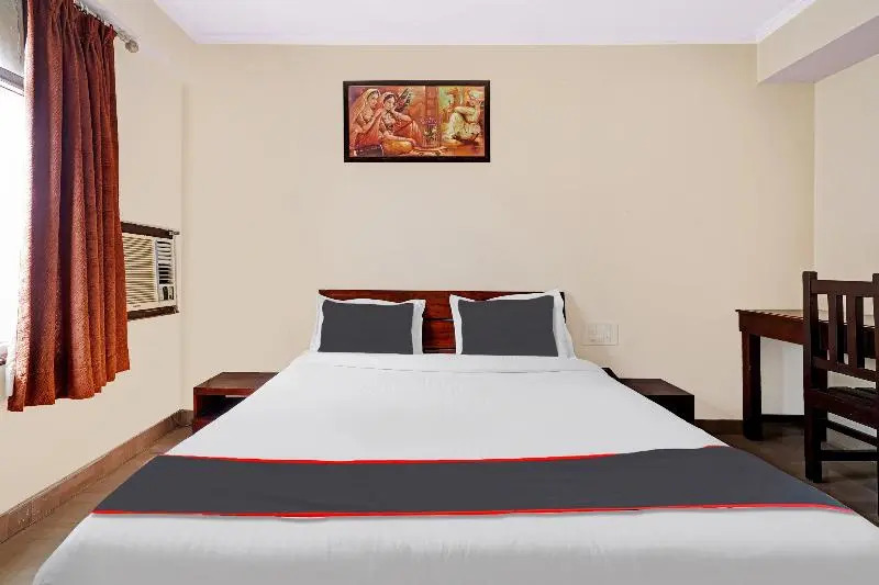 Collection O 81898 Hotel Grand Inn