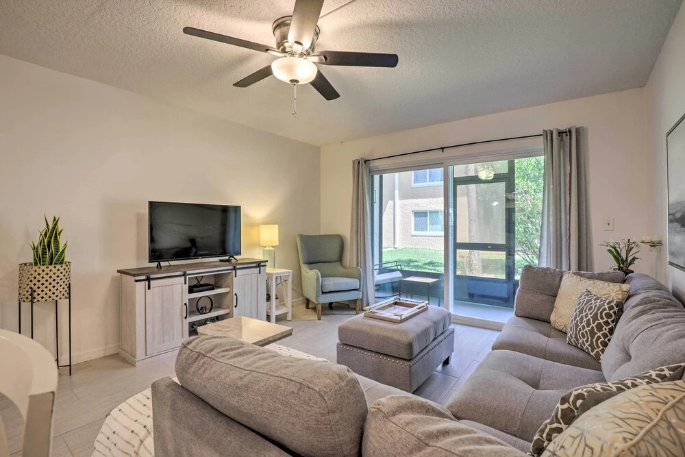 Walk to Crescent Beach: Condo w/ Pool Access