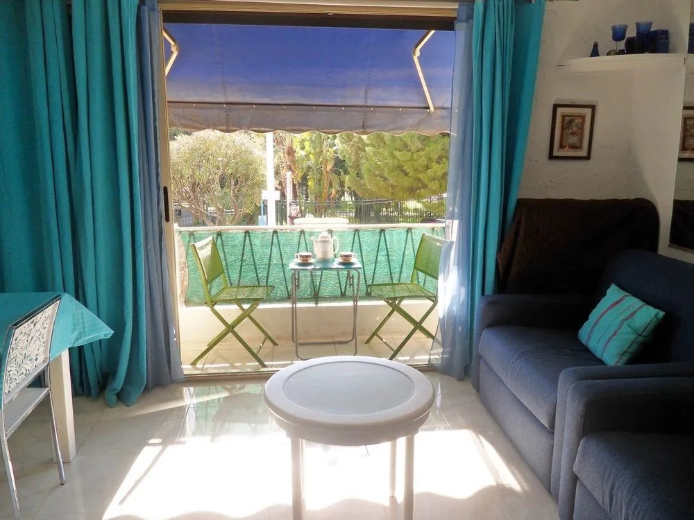 Modern, 1 Bedroom Apartment With Wifi And A Balcony Near Cannes 50m Fr