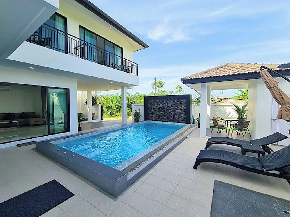 Jitvirat Pool Villa