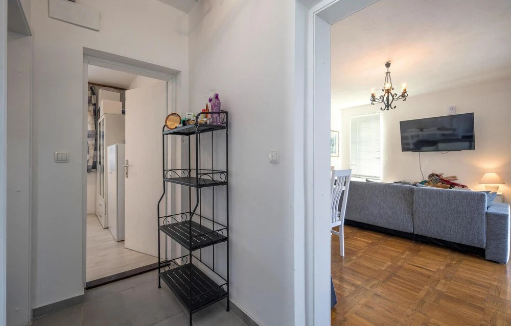 Nice Apartment in Malinska With Wifi and 3 Bedrooms