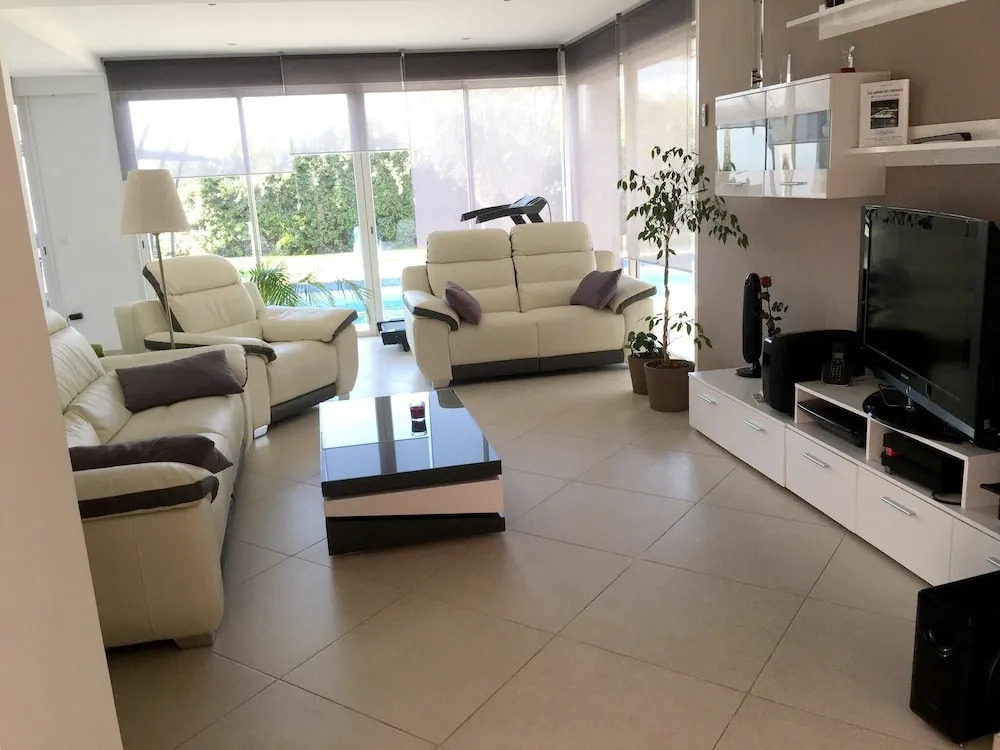 Villa With 3 Bedrooms in Bouc-bel-air, With Private Pool, Enclosed Gar