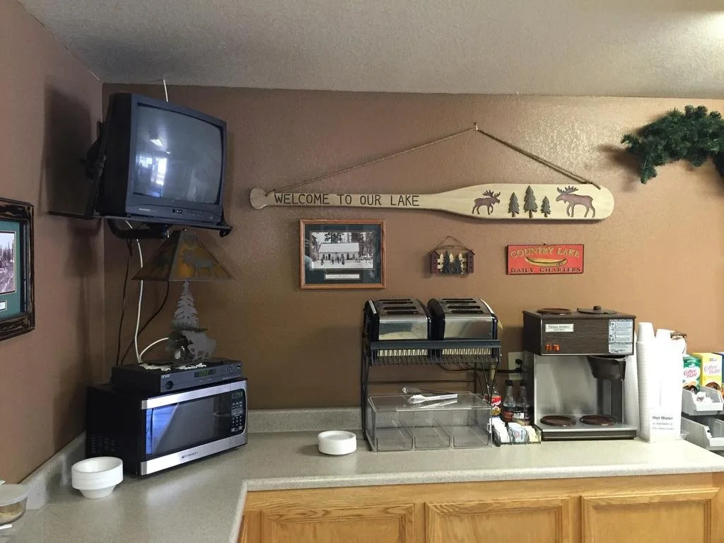 Vintage Lakeside Inn