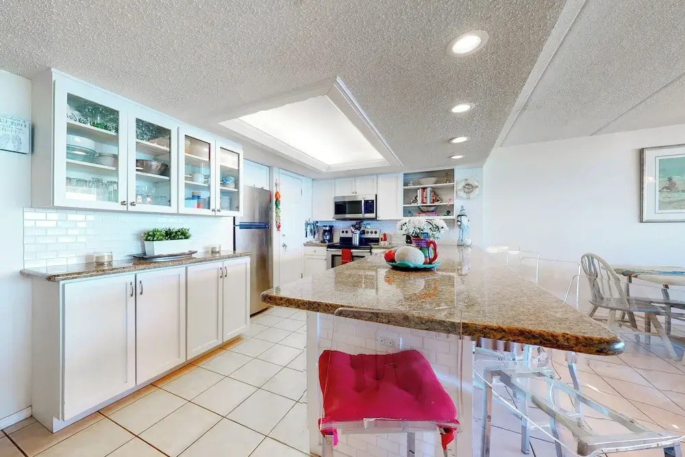 3BR Gulf-view Suite w/ Pools, Gym & Tennis