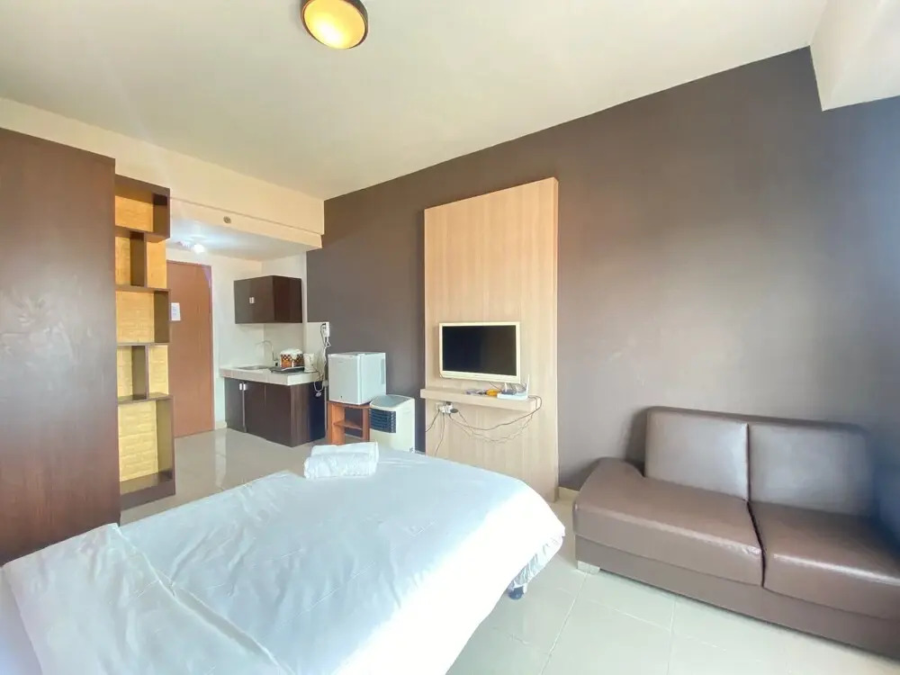 Bright Studio Room at Pinewood Apartment