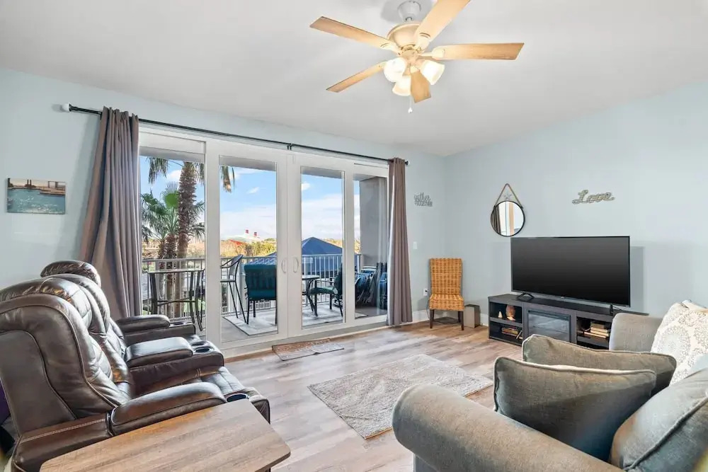 Laketown Wharf Unit 104
