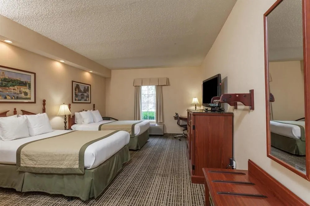 Baymont Inn & Suites Columbia Maury
