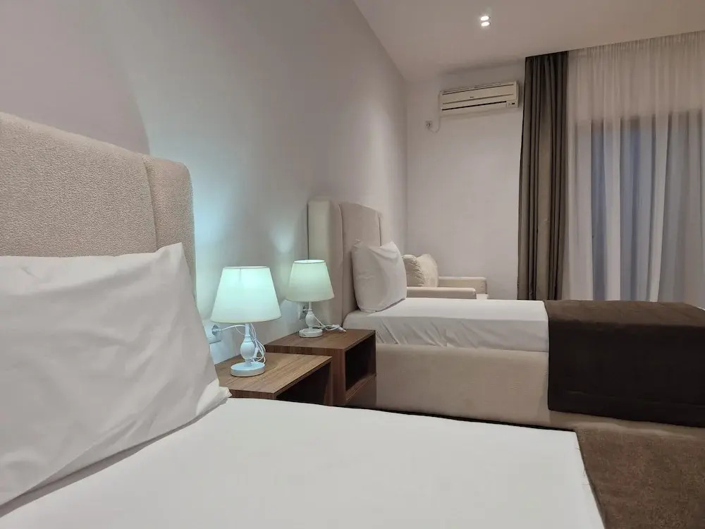 ORCHIDS Hotel