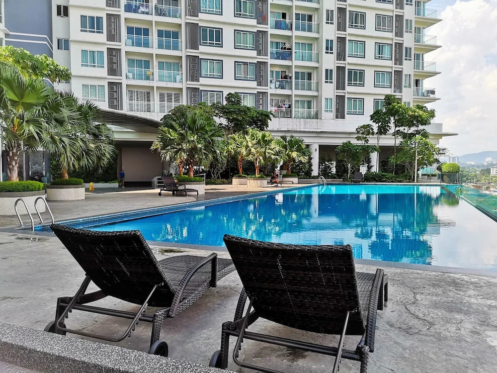 KL Desa Green Apartment by BeeStay