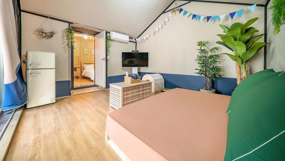 Gapyeong Ddobagi Pet & Spa Glamping