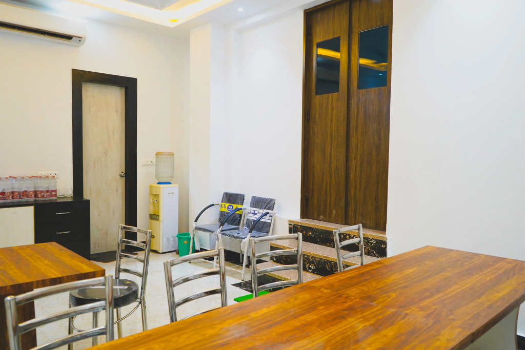 Hotel Ishaan Palace Near IGI Delhi Airport