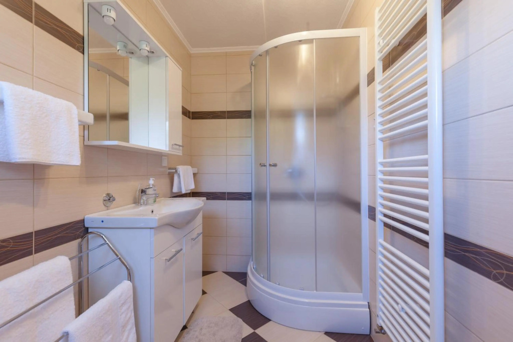 IRIS Room & Apartment
